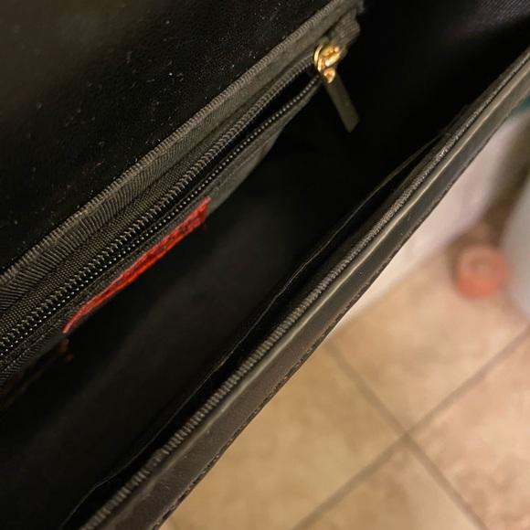 SALE!🎉Excellent Condition Black Chevron Vegan Purse - Picture 5 of 5